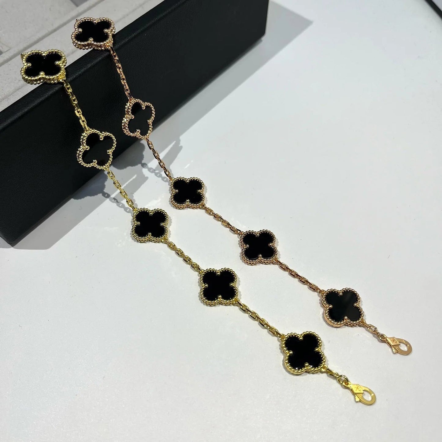[AM]LUCKY CLOVER 5-MOTIF BRACELET - BLACK OXNY COLLECTION