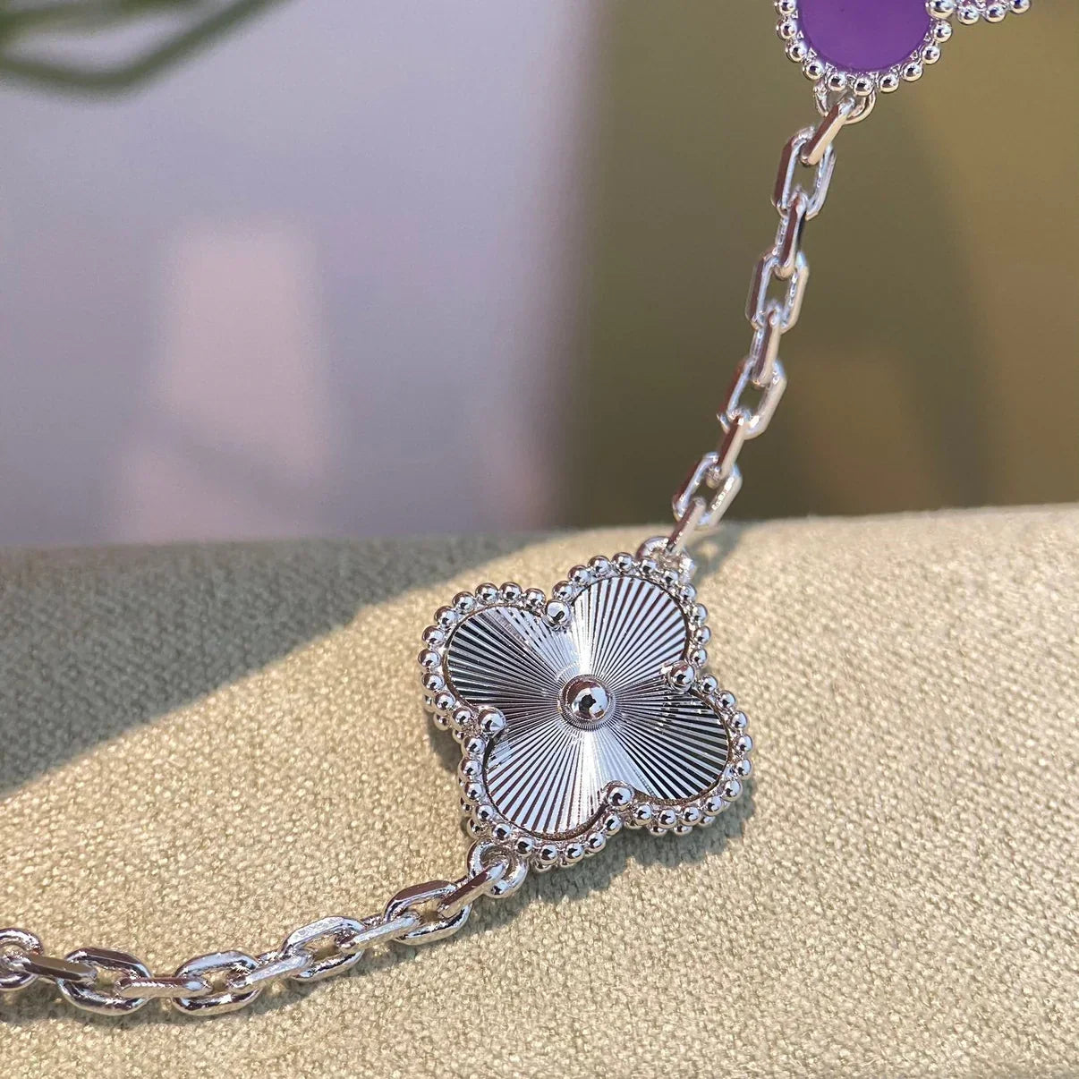 [AM]LUCKY CLOVER 5-MOTIF BRACELET - VIOLET COLLECTION