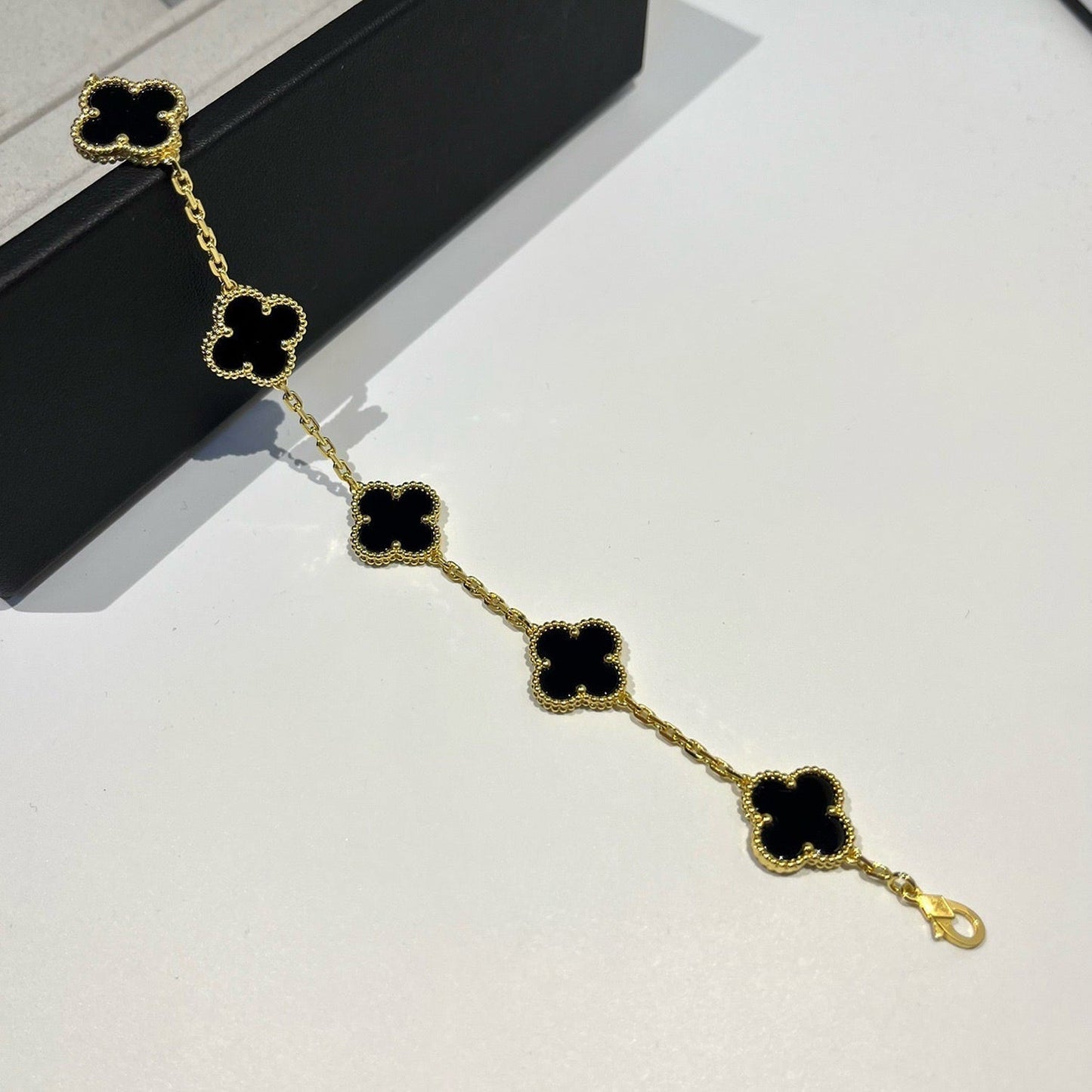 [AM]LUCKY CLOVER 5-MOTIF BRACELET - BLACK OXNY COLLECTION