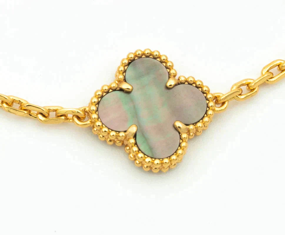 [AM]LUCKY CLOVER 5-MOTIF BRACELET - GREY MOTHER-OF-PEARL COLLECTION