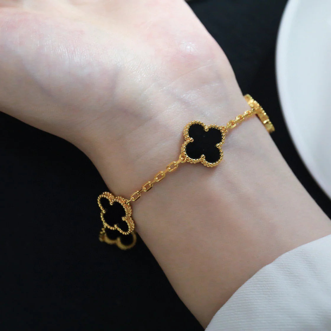 [AM]LUCKY CLOVER 5-MOTIF BRACELET - BLACK OXNY COLLECTION