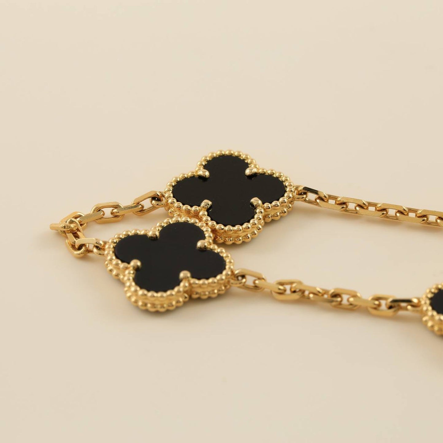 [AM]LUCKY CLOVER 5-MOTIF BRACELET - BLACK OXNY COLLECTION
