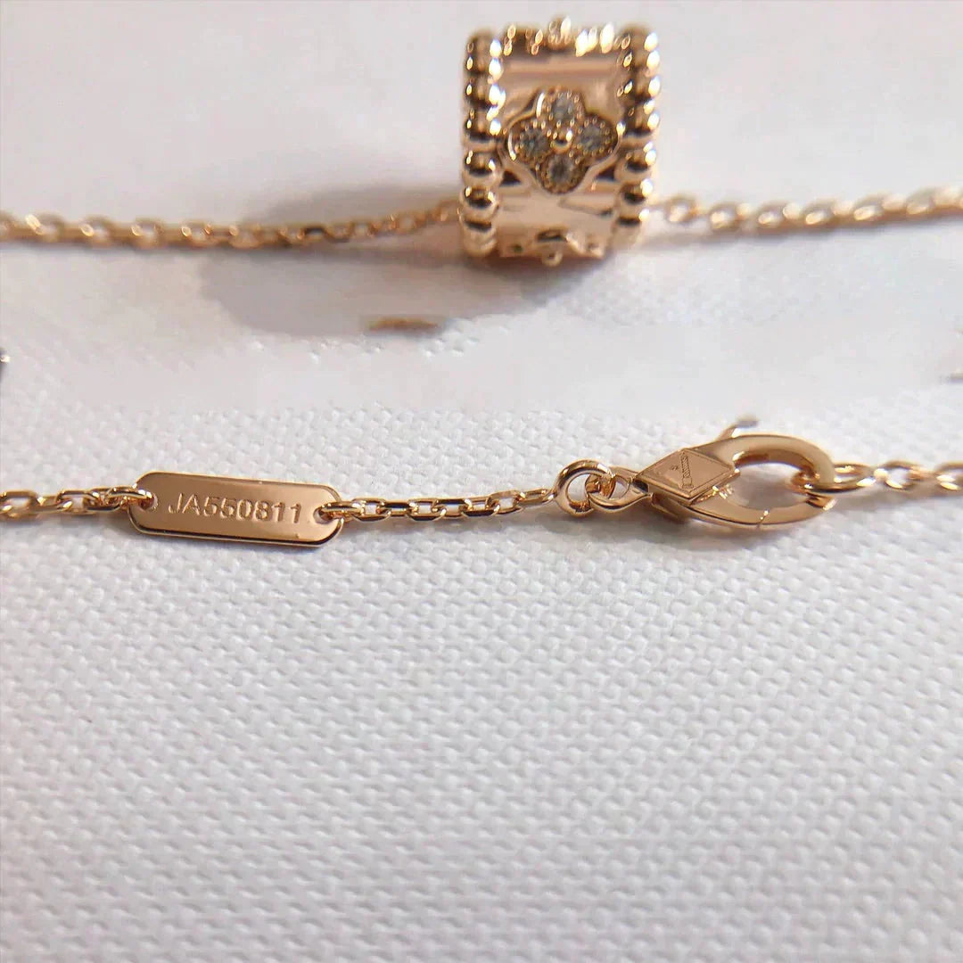 [AM]KALEIDOSCOPE PENDANT NECKLACE