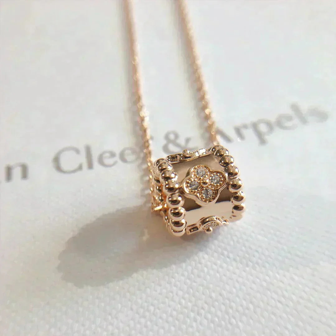 [AM]KALEIDOSCOPE PENDANT NECKLACE
