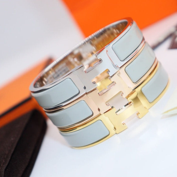 [AM]H LIGHT BLUE BRACELET
