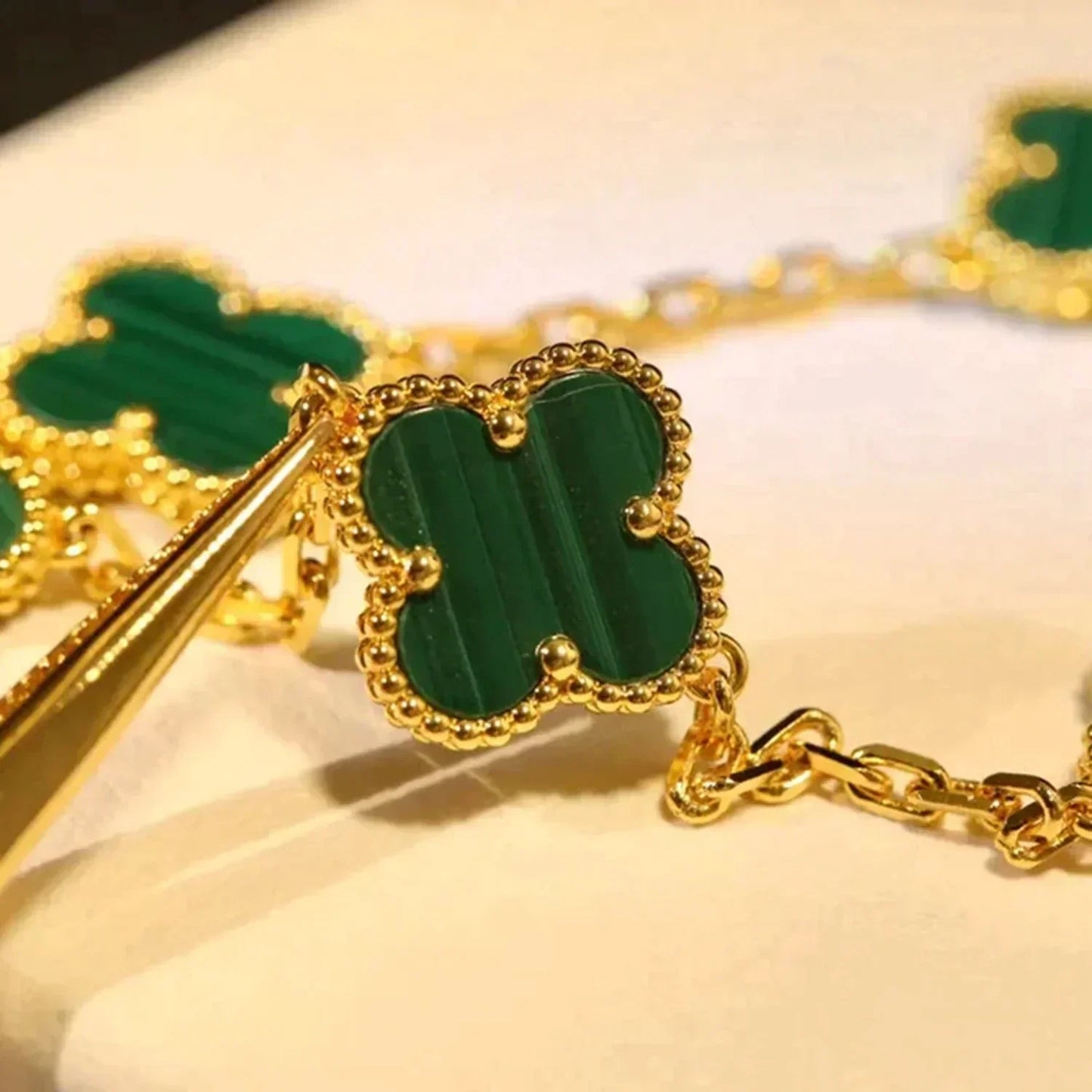 [AM]LUCKY CLOVER 5-MOTIF BRACELET - MALACHITE COLLECTION