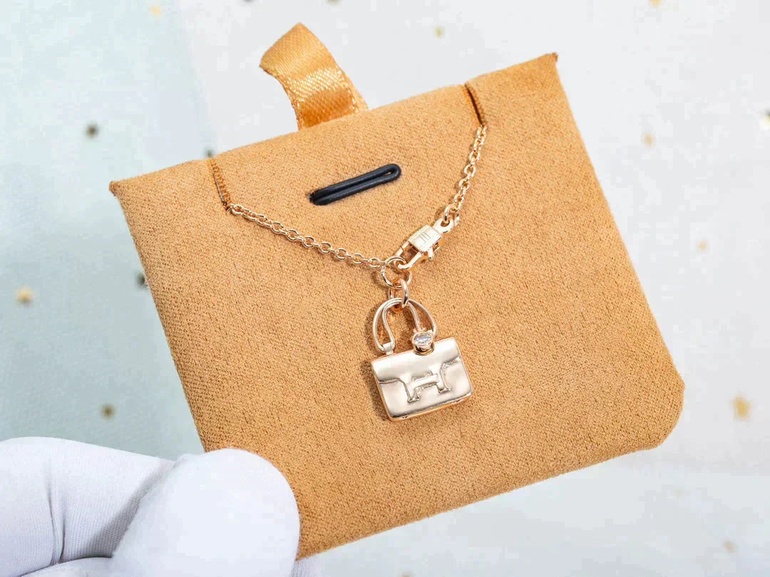 [AM]AMULETTE PEDANT ROSE GOLD NECKLACE