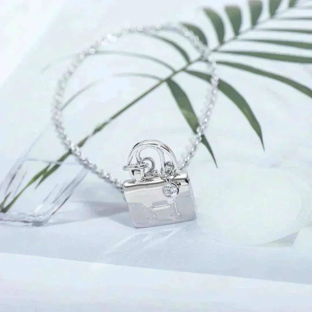 [AM]AMULETTE PEDANT SILVER NECKLACE