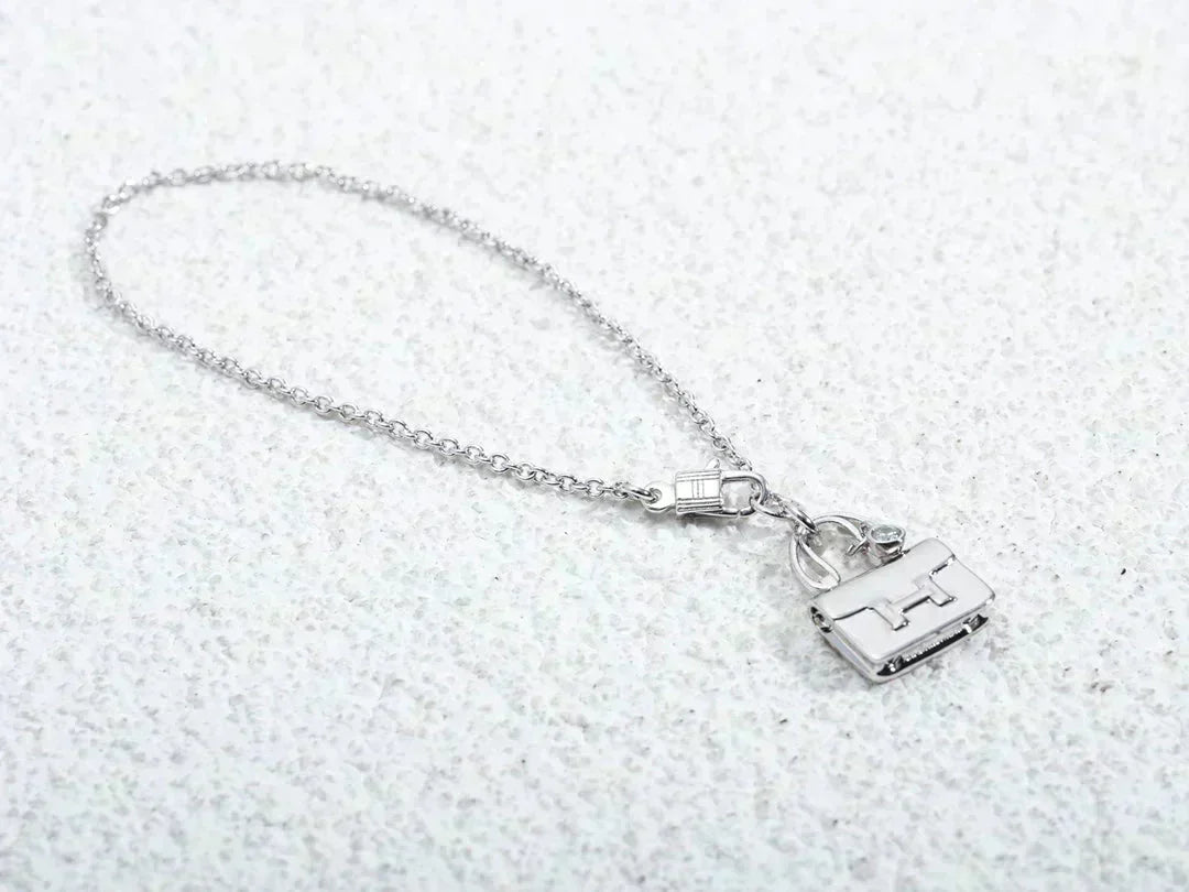[AM]AMULETTE PEDANT SILVER NECKLACE