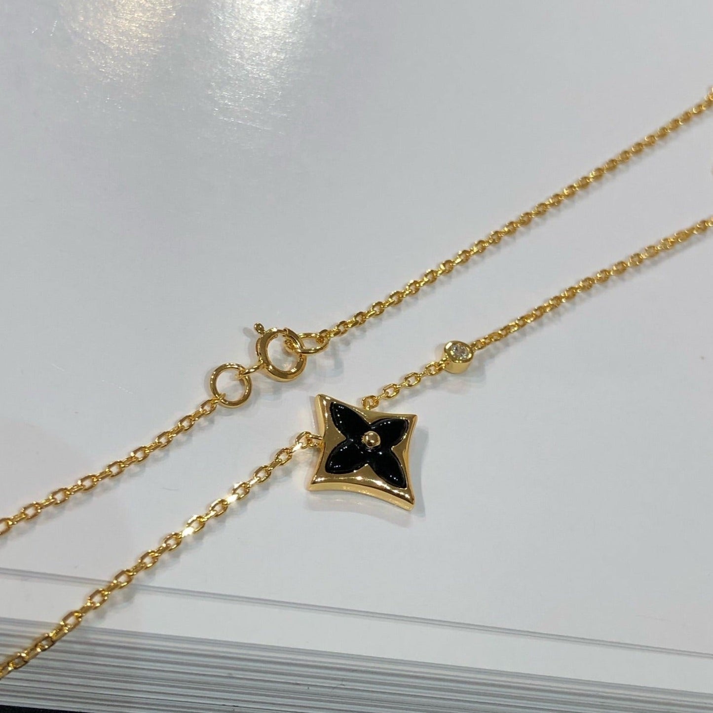 [AM]STAR BLACK MOP NECKLACE