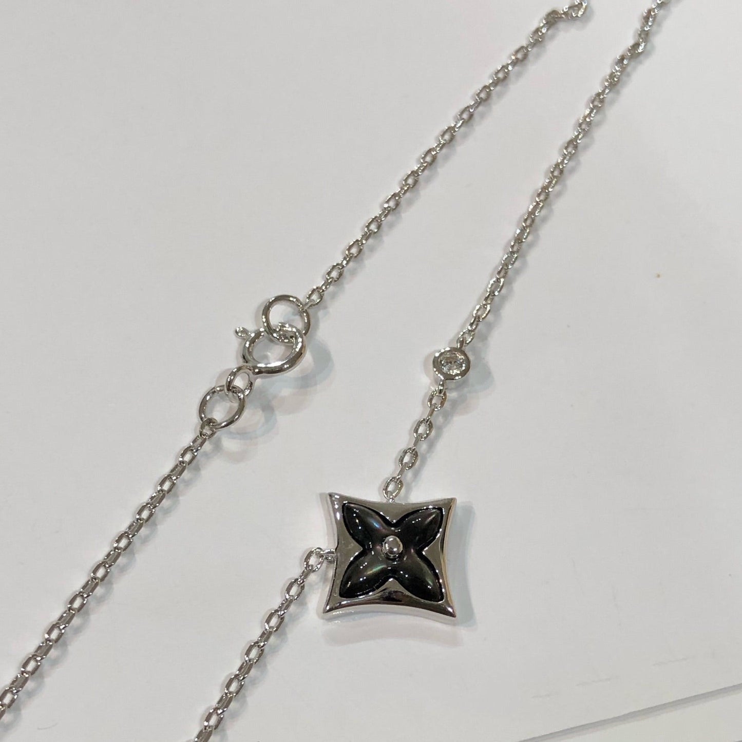 [AM]STAR BLACK MOP NECKLACE
