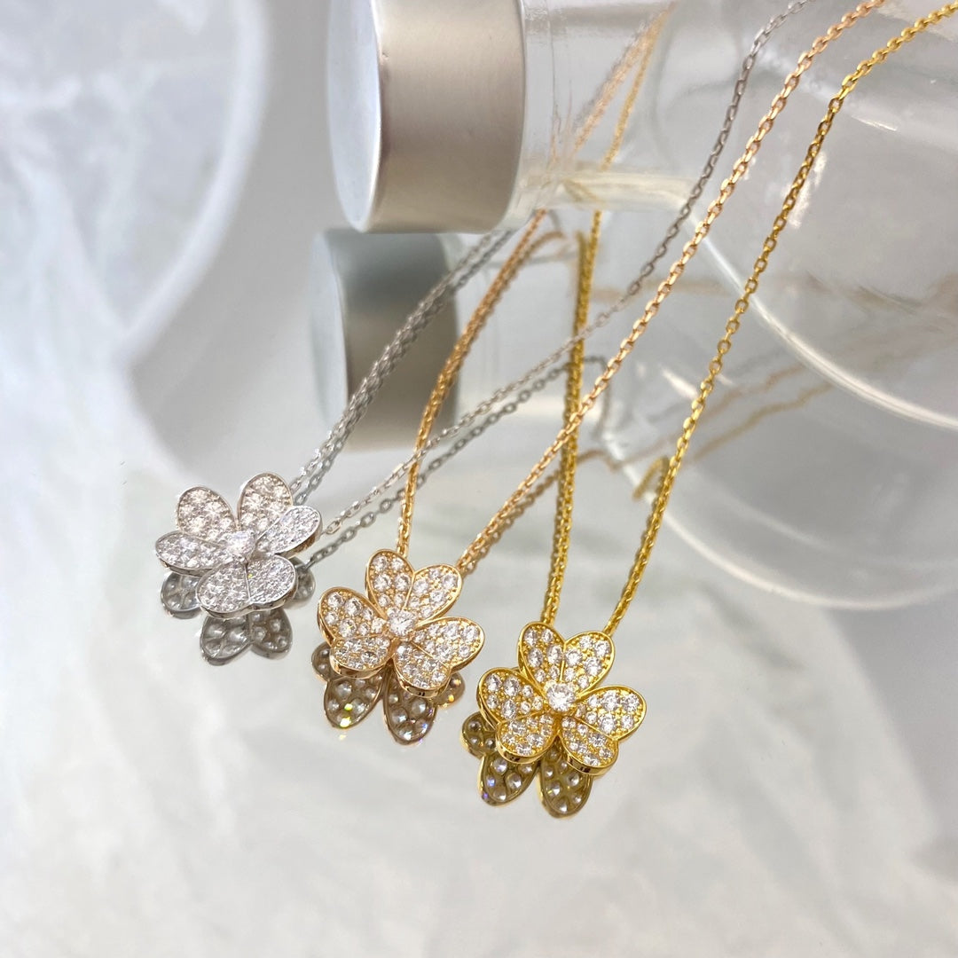 [AM]PAVÉ DIAMOND FLOWER CHARM NECKLACE