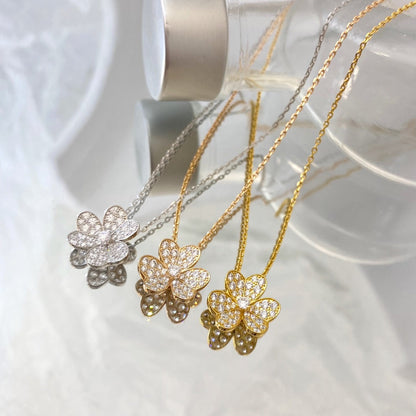 [AM]PAVÉ DIAMOND FLOWER CHARM NECKLACE