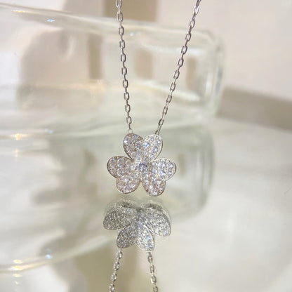 [AM]PAVÉ DIAMOND FLOWER CHARM NECKLACE