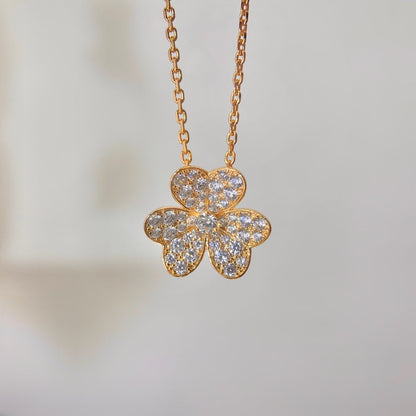 [AM]PAVÉ DIAMOND FLOWER CHARM NECKLACE