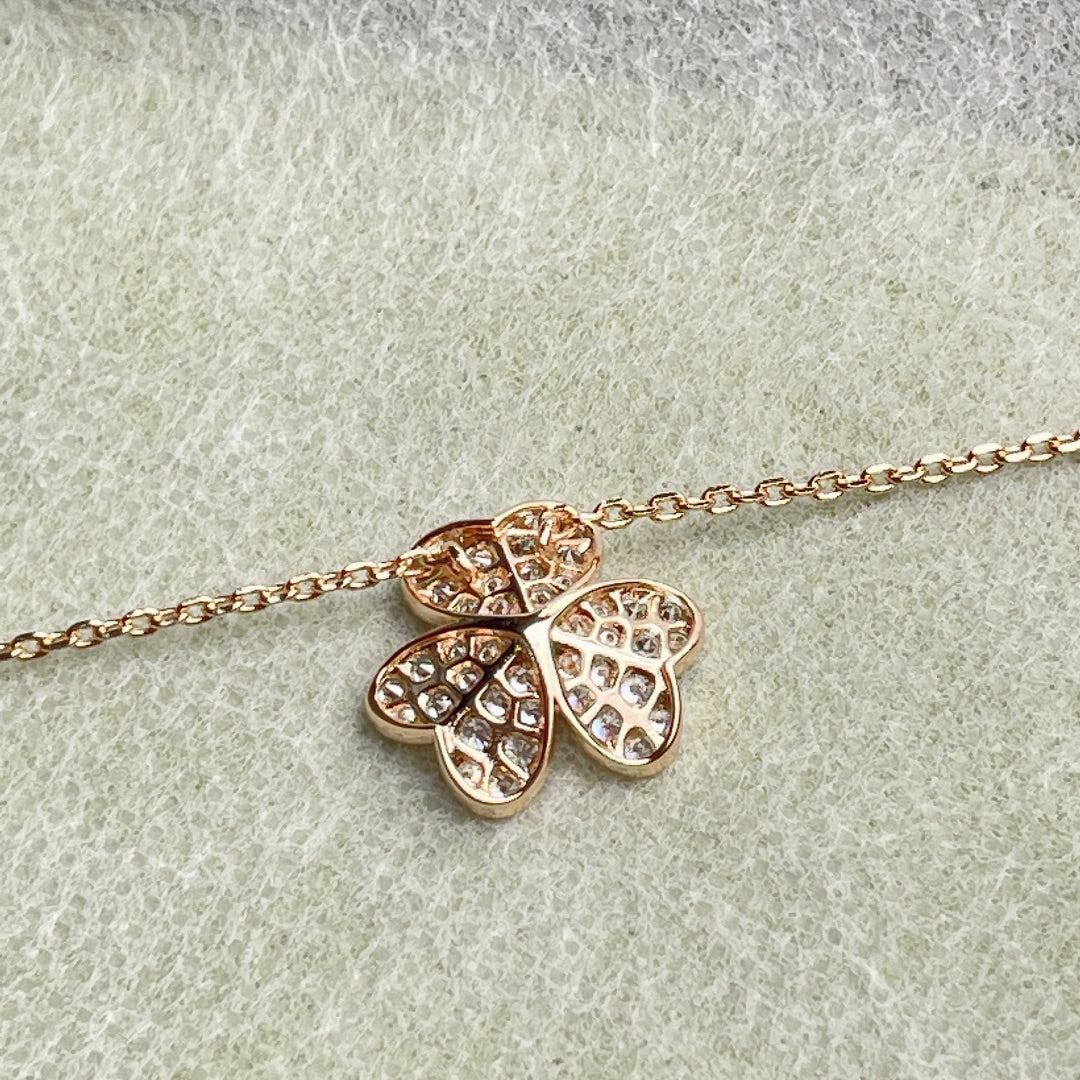 [AM]PAVÉ DIAMOND FLOWER CHARM NECKLACE