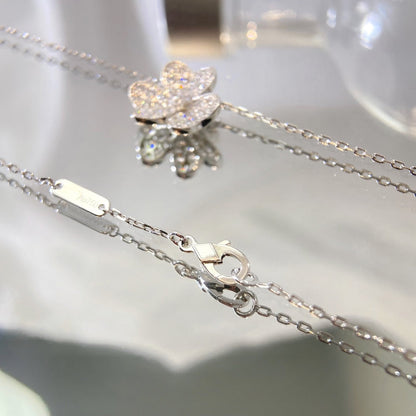 [AM]PAVÉ DIAMOND FLOWER CHARM NECKLACE