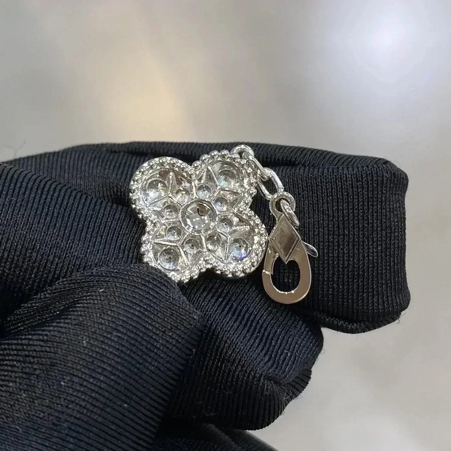 [AM]LUCKY CLOVER 5-MOTIF BRACELET - FULL-DIAMOND