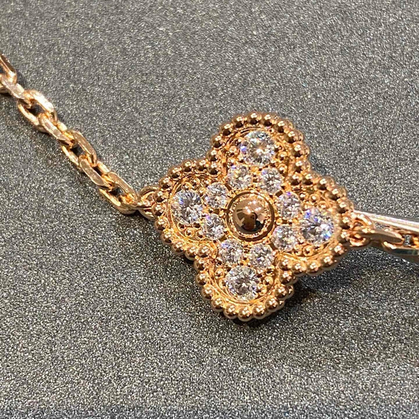 [AM]LUCKY CLOVER 5-MOTIF BRACELET - FULL-DIAMOND