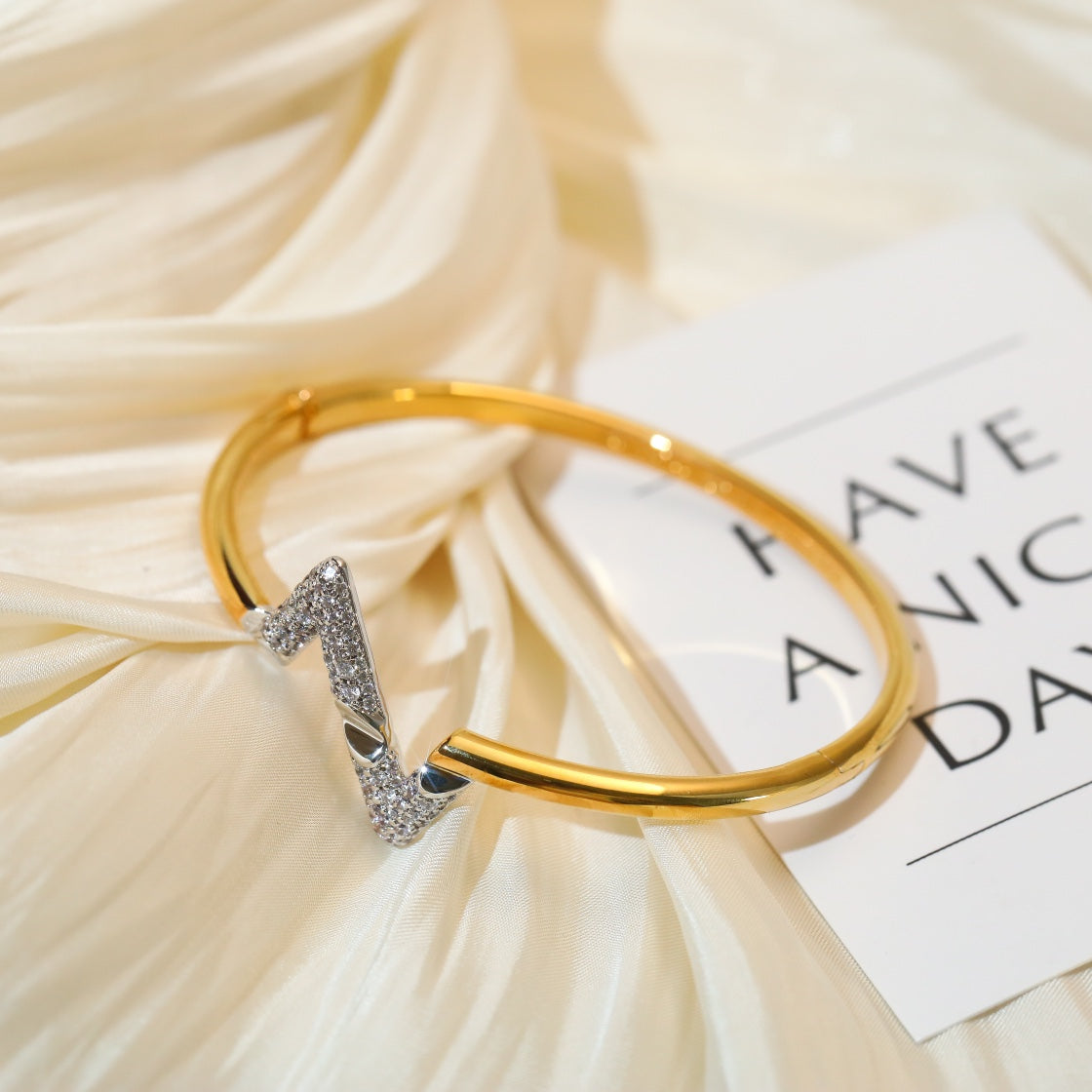 [AM]VOLTE UPSITE DOWN GOLD DIAMOND BRACELET