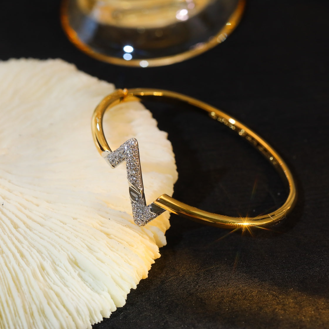 [AM]VOLTE UPSITE DOWN GOLD DIAMOND BRACELET