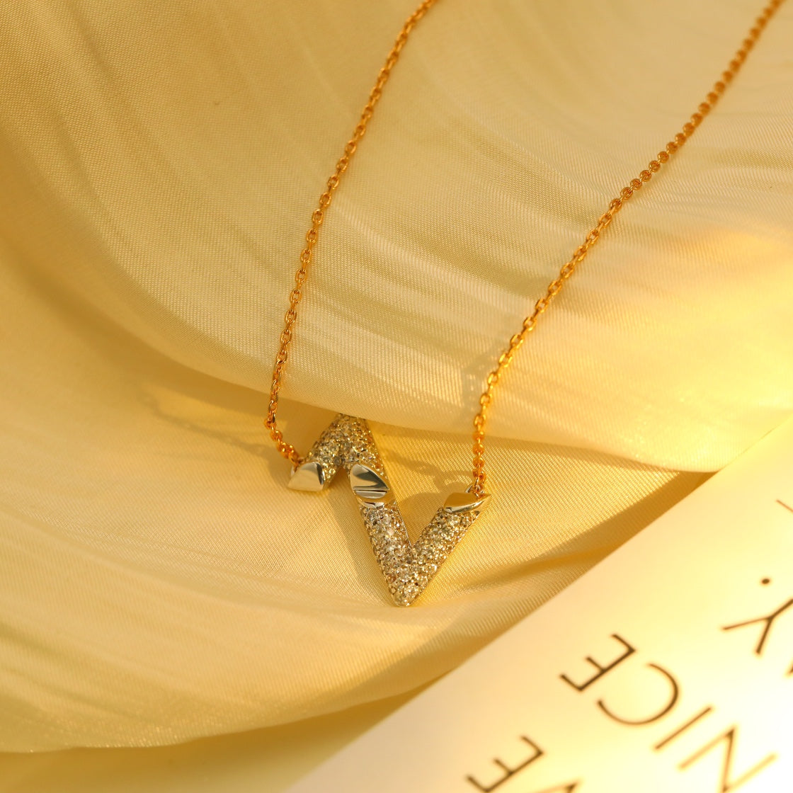 [AM]VOLT SILVER DIAMOND PEDANT NECKLACE