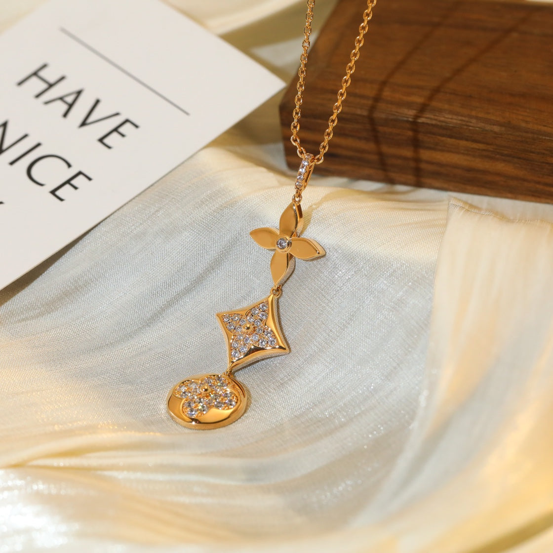 [AM]STAR AND SUN DIAMOND ROSE GOLD NECKLACE