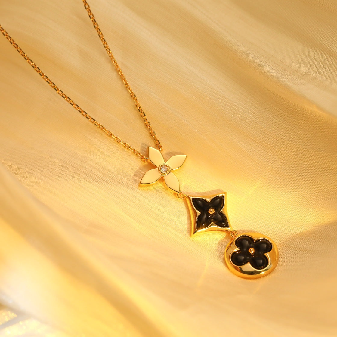 [AM]STAR AND SUN ONYX ROSE GOLD NECKLACE