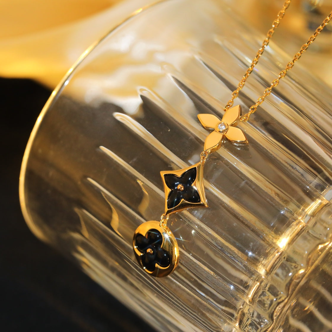 [AM]STAR AND SUN ONYX ROSE GOLD NECKLACE