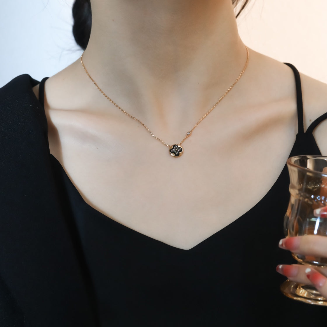 [AM]SUN PEDANT ROSE GOLD 1 DIAMOND NECKLACE