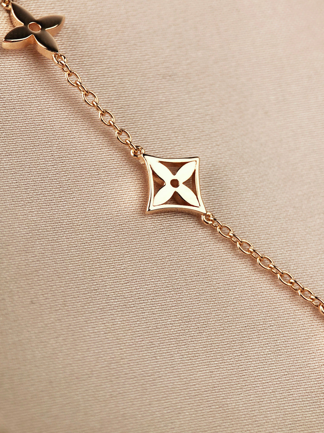 [AM]STAR AND SUN 7 MOTIFS GOLD BRACELET