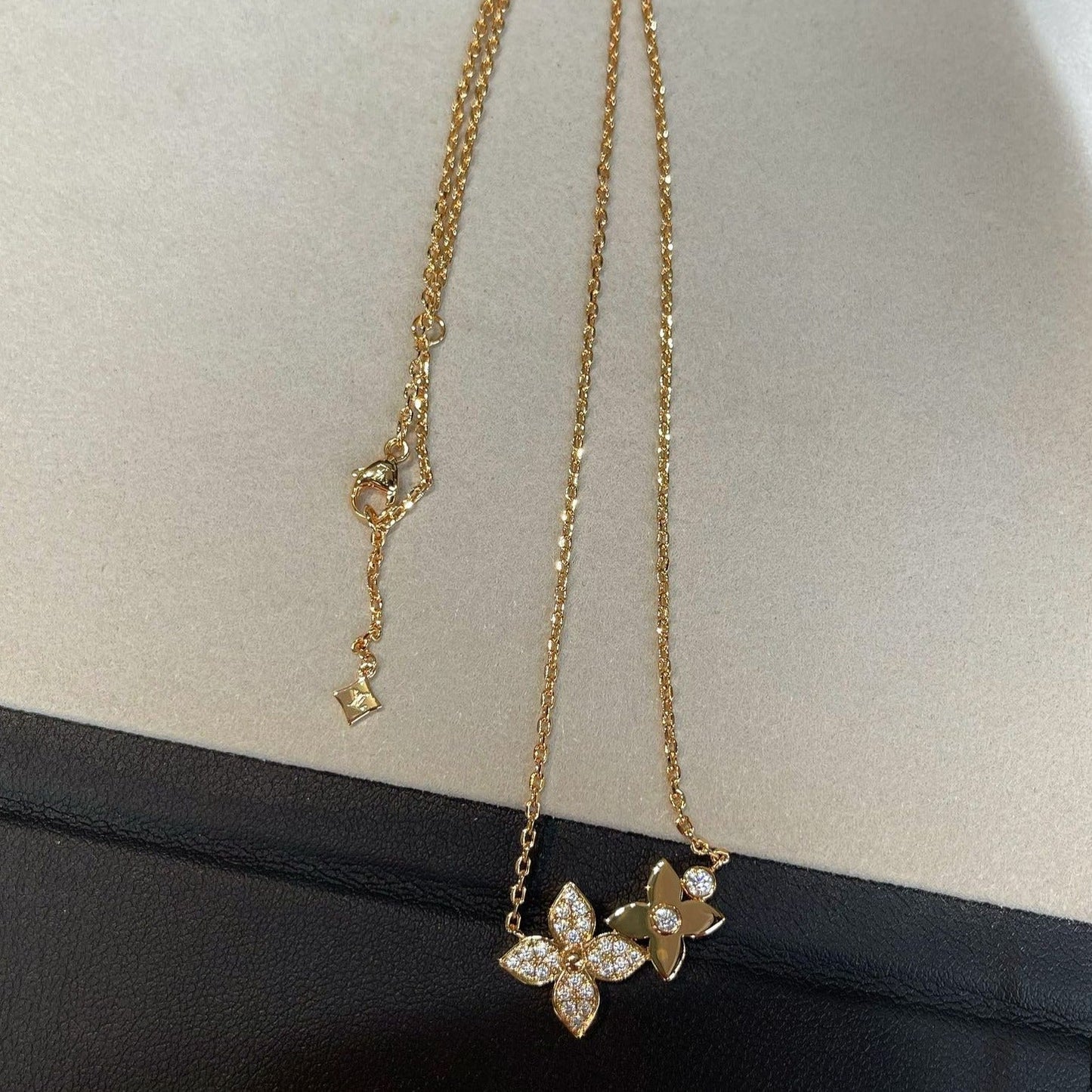 [AM]STAR BLOSSOM NECKLACE ROSE GOLD DIAMONDS