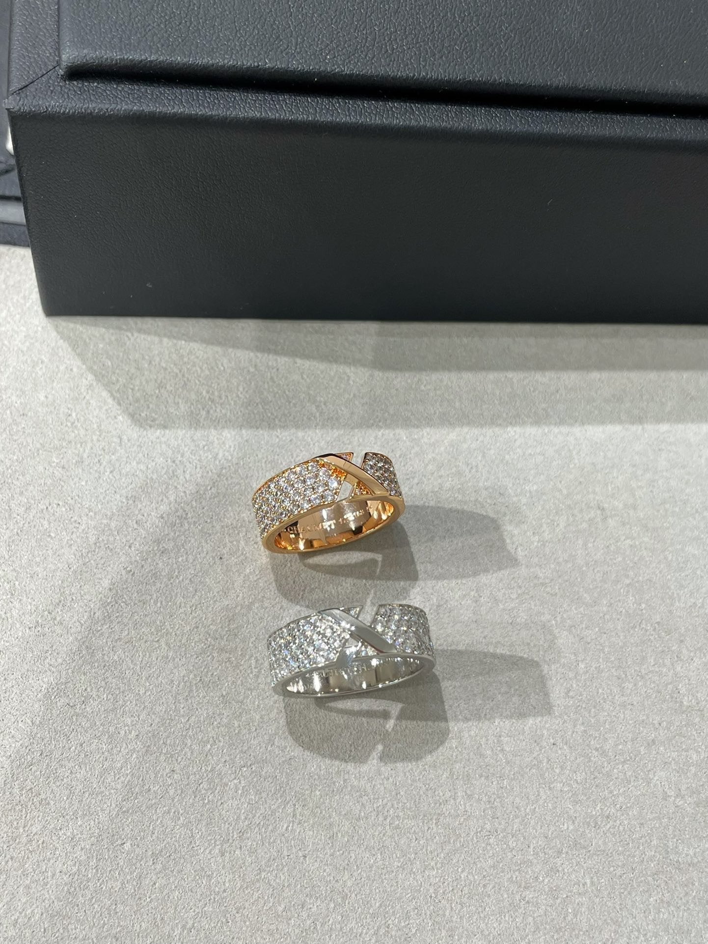 [AM]LIENS EVIDENCE  DIAMOND PAVED RING