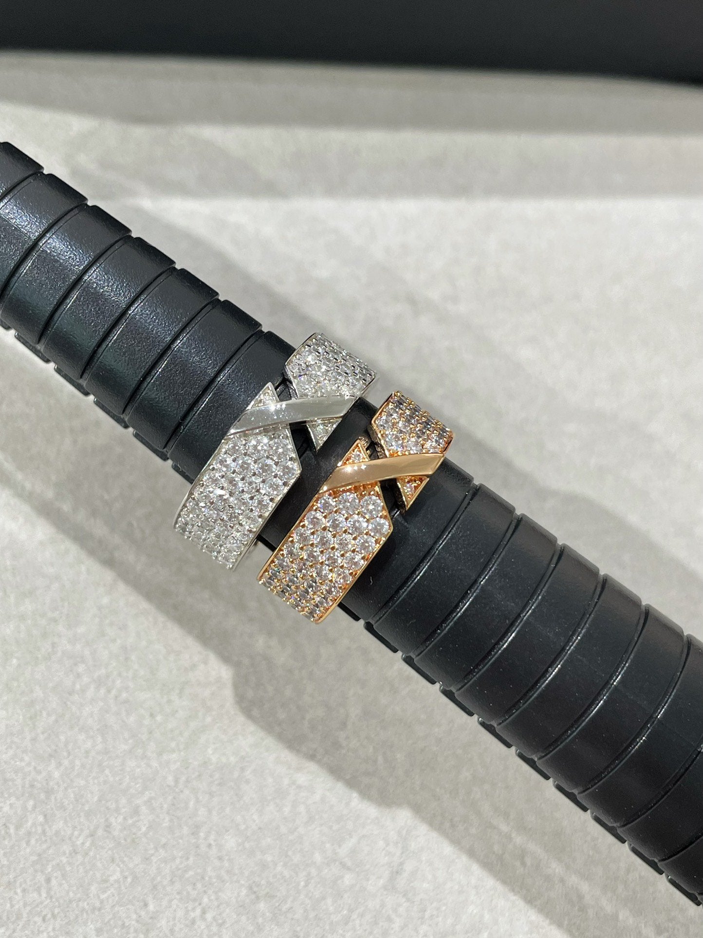 [AM]LIENS EVIDENCE  DIAMOND PAVED RING