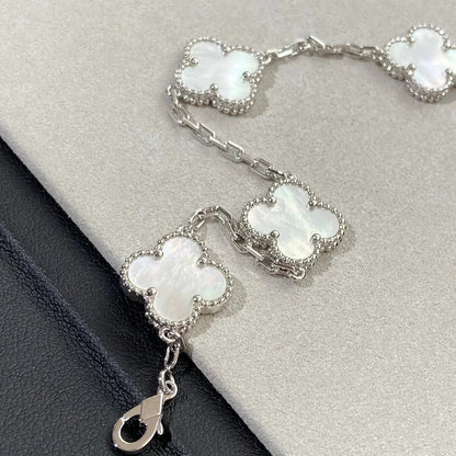 [AM]LUCKY CLOVER 5-MOTIF BRACELET - WHITE MOTHER-OF-PEARL COLLECTION