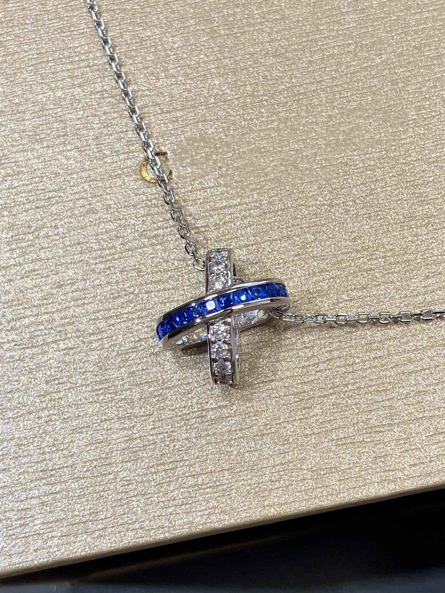 [AM]LIENS DIAMOND SILVER NECKLACE