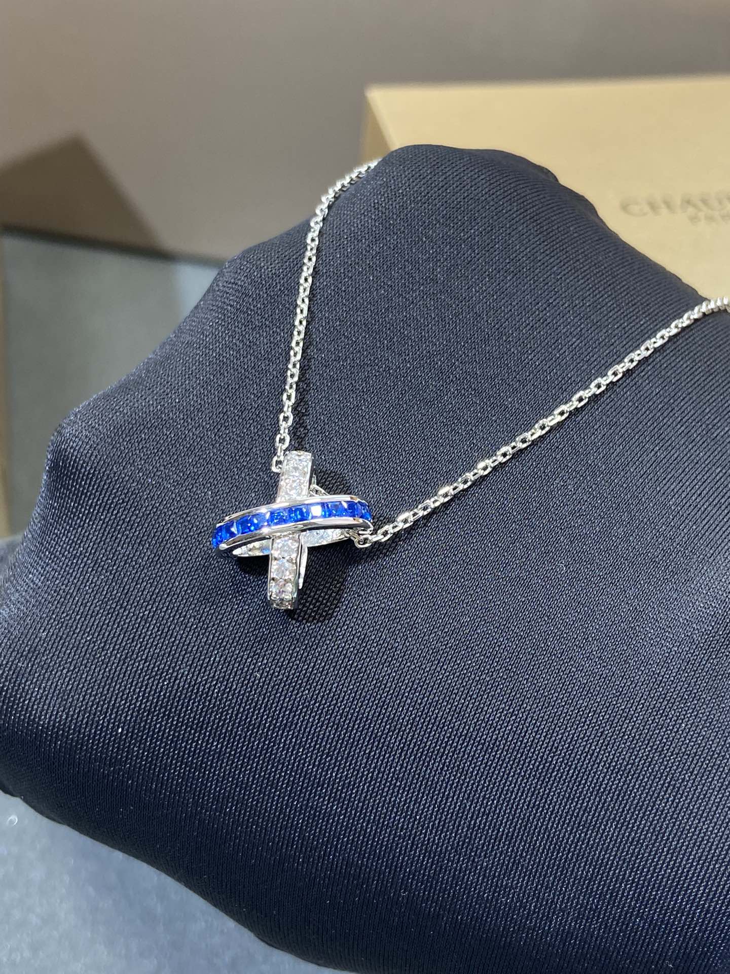 [AM]LIENS DIAMOND SILVER NECKLACE