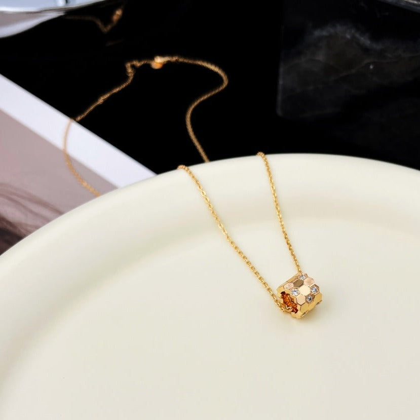 [AM]BEE MINI PEDANT DIAMOND NECKLACE