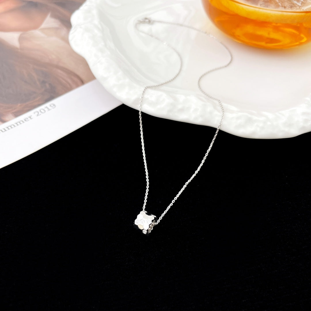 [AM]BEE MINI PEDANT DIAMOND NECKLACE