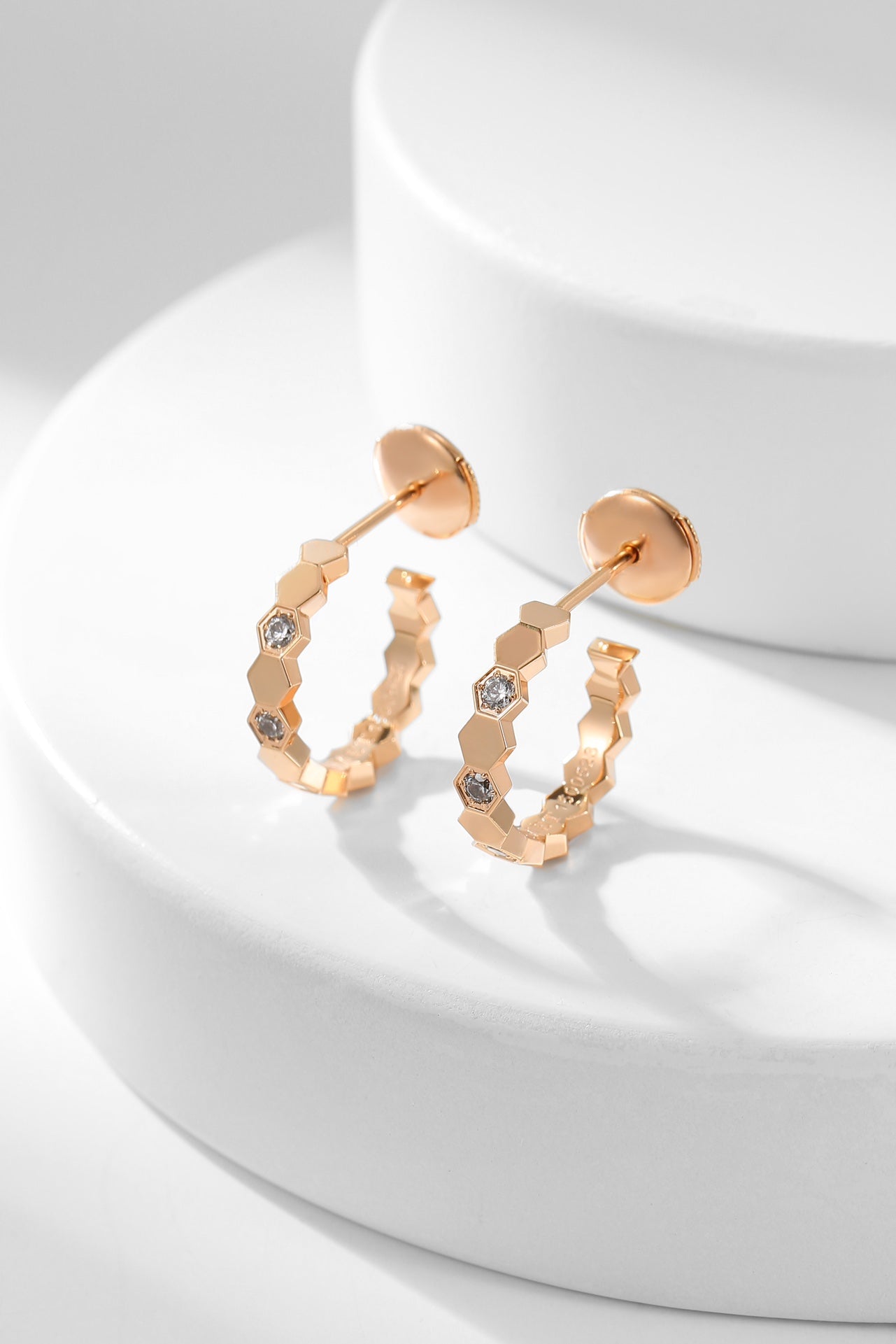 [AM]BEE LOVE DIAMOND HOOP EARRINGS