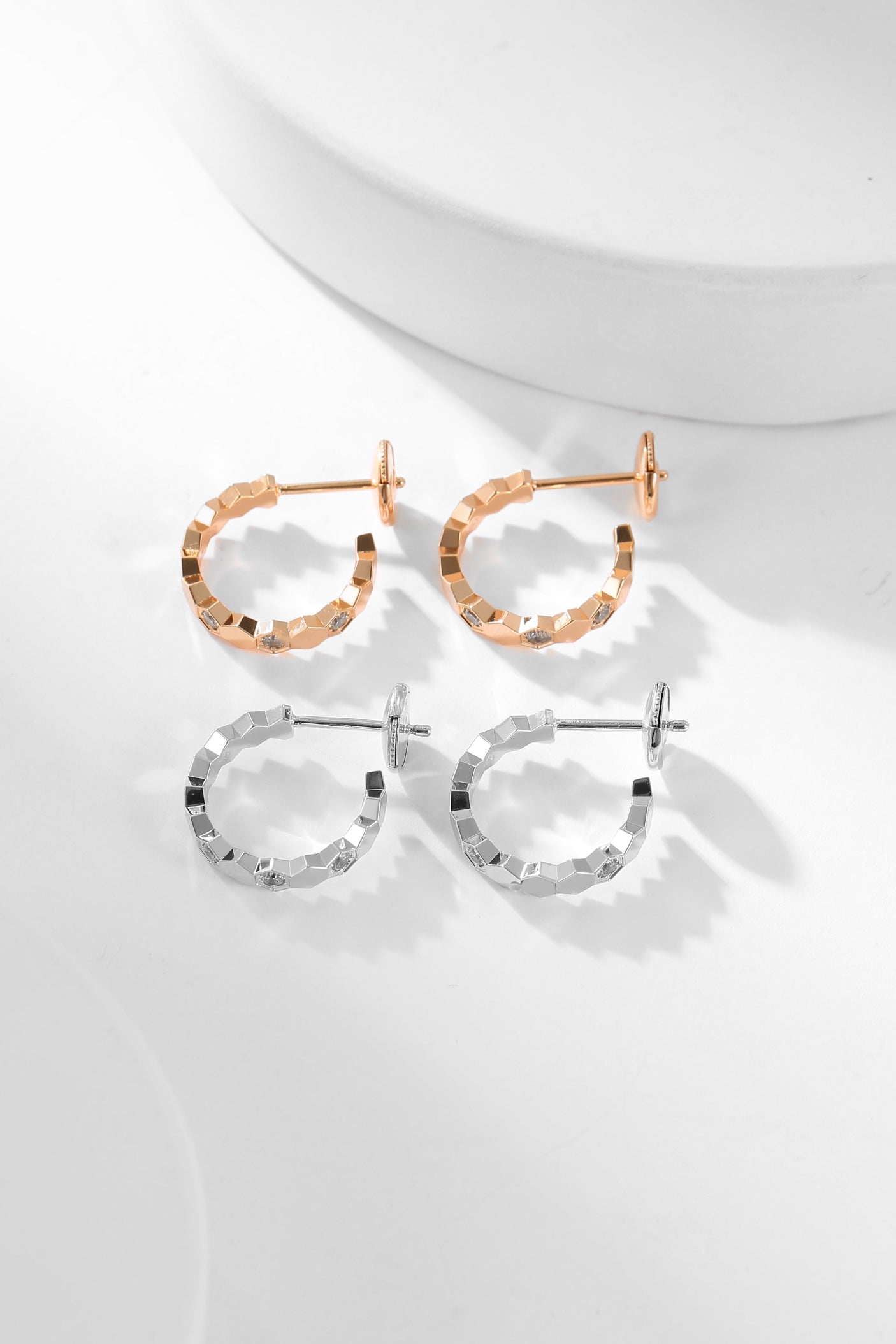 [AM]BEE LOVE DIAMOND HOOP EARRINGS