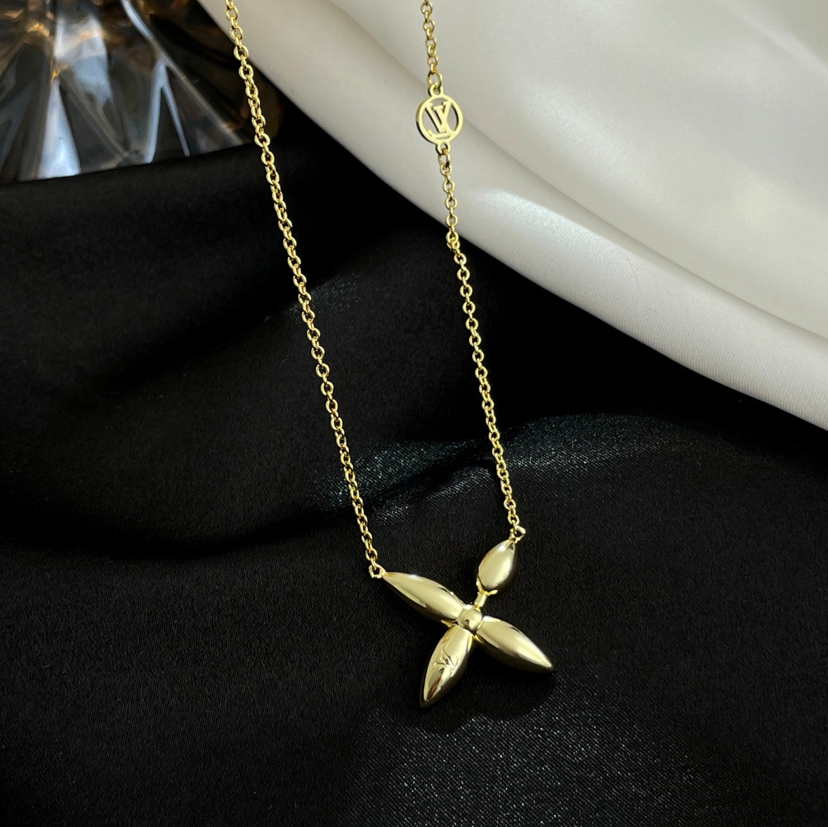 [AM]LOUISETTE GOLD NECKLACE