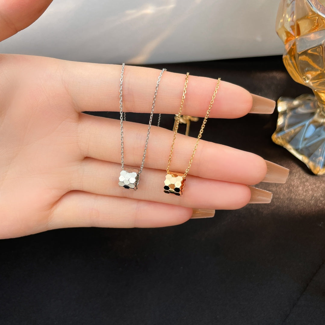 [AM]BEE MINI NECKLACE