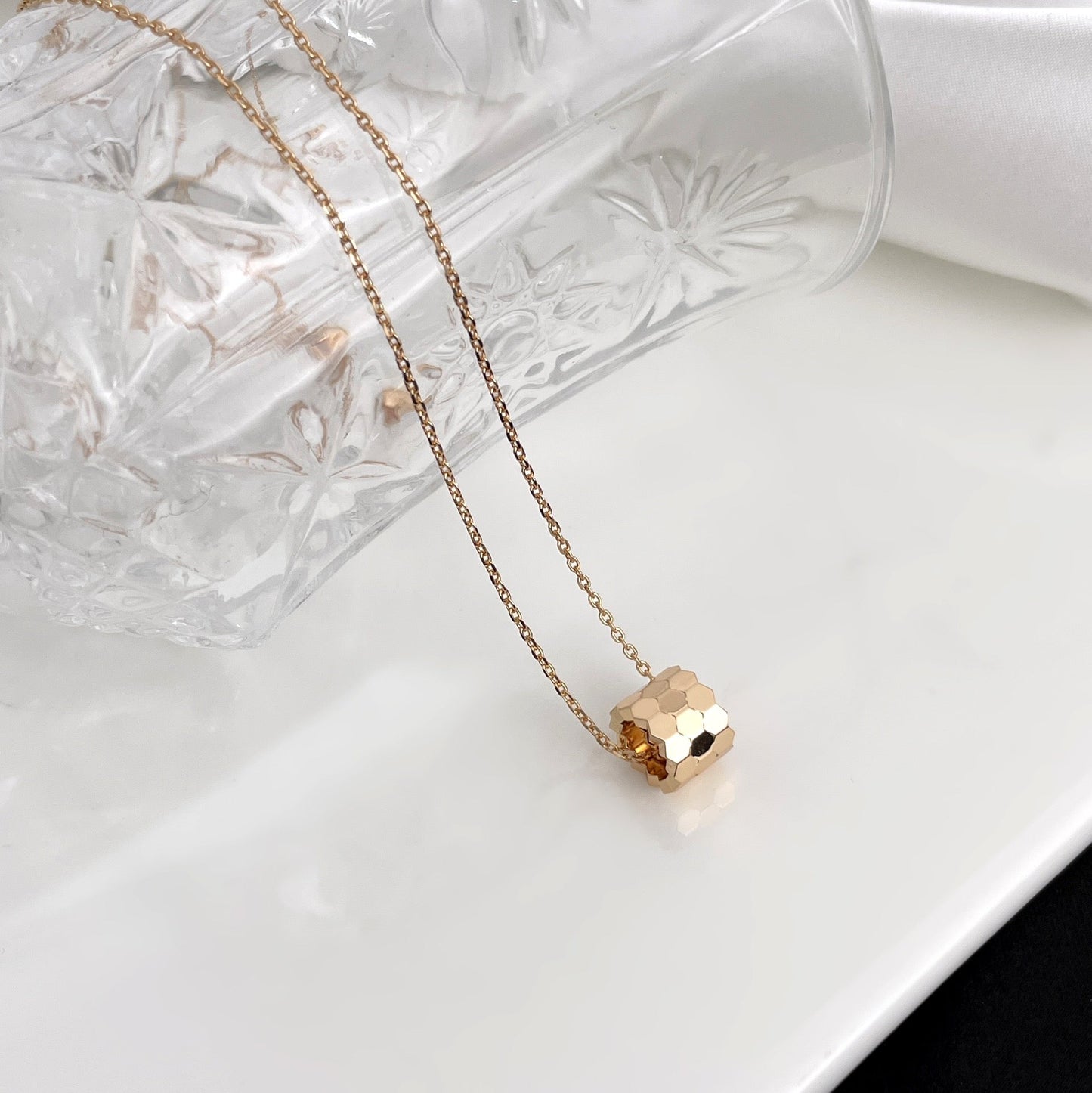 [AM]BEE MINI NECKLACE