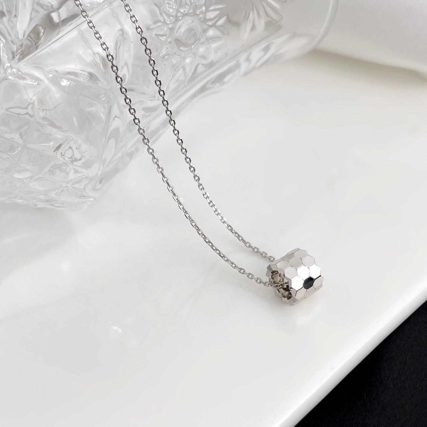 [AM]BEE MINI NECKLACE