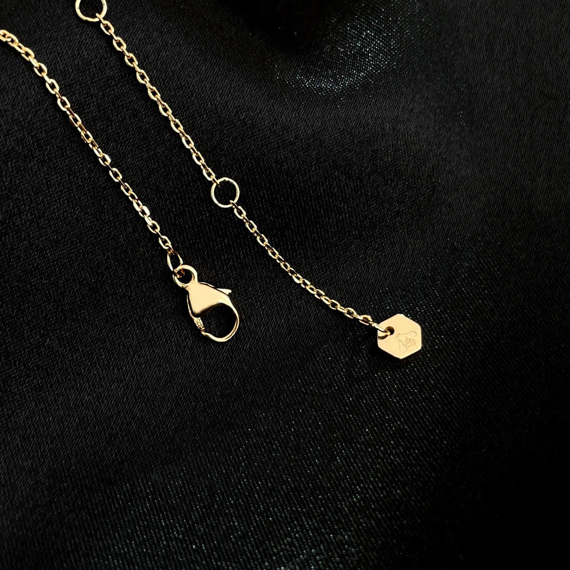[AM]BEE MINI NECKLACE