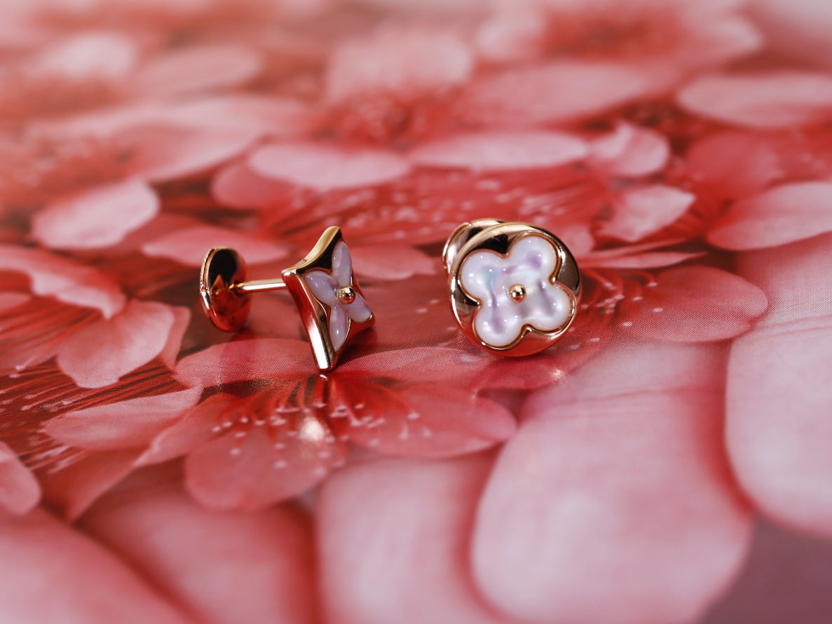 [AM]STAR AND SUN ROSE GOLD MOP STUD EARRINGS