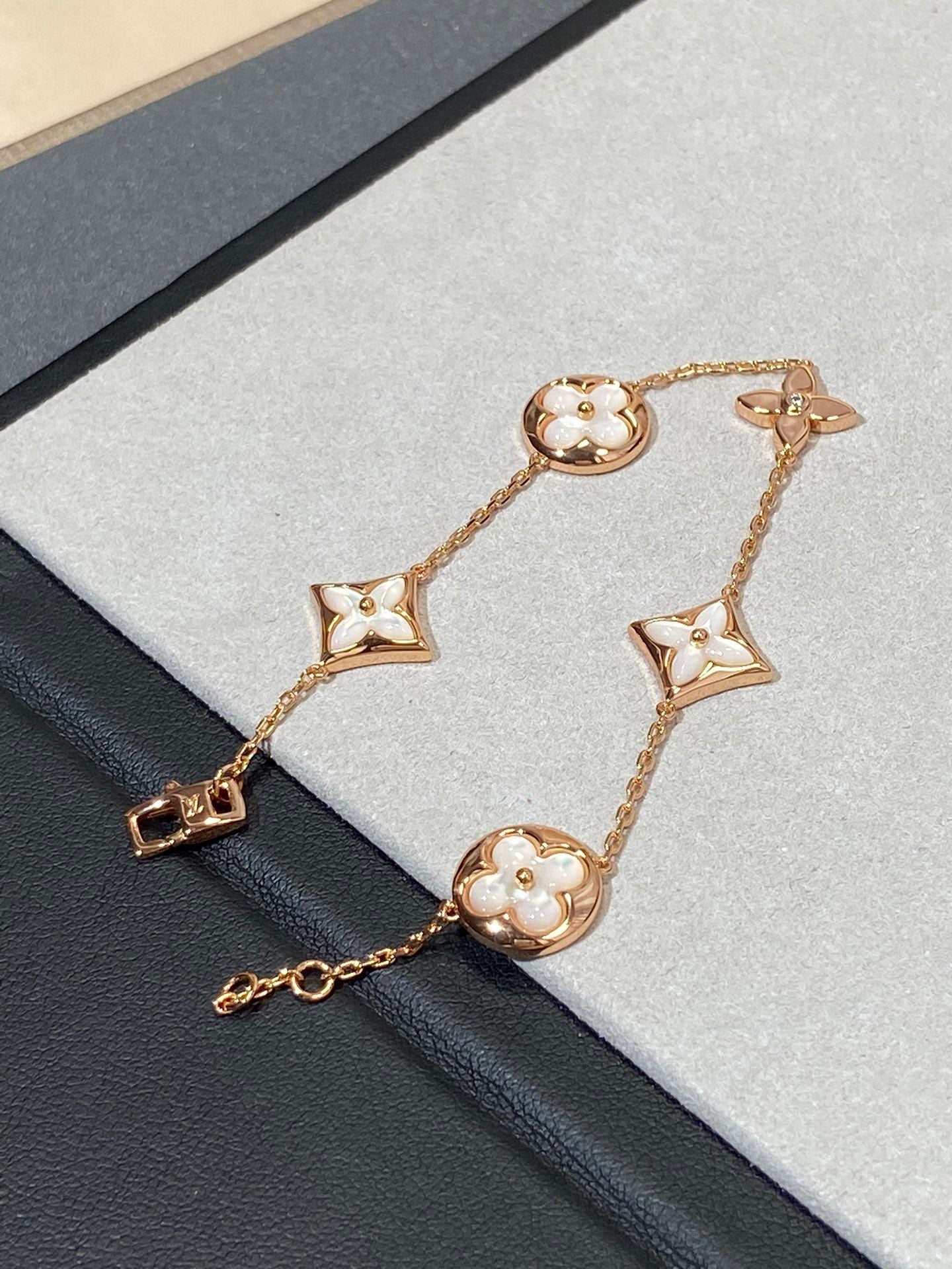 [AM]STAR AND SUN 5 MOTIF MOP ROSE GOLD BRACELET