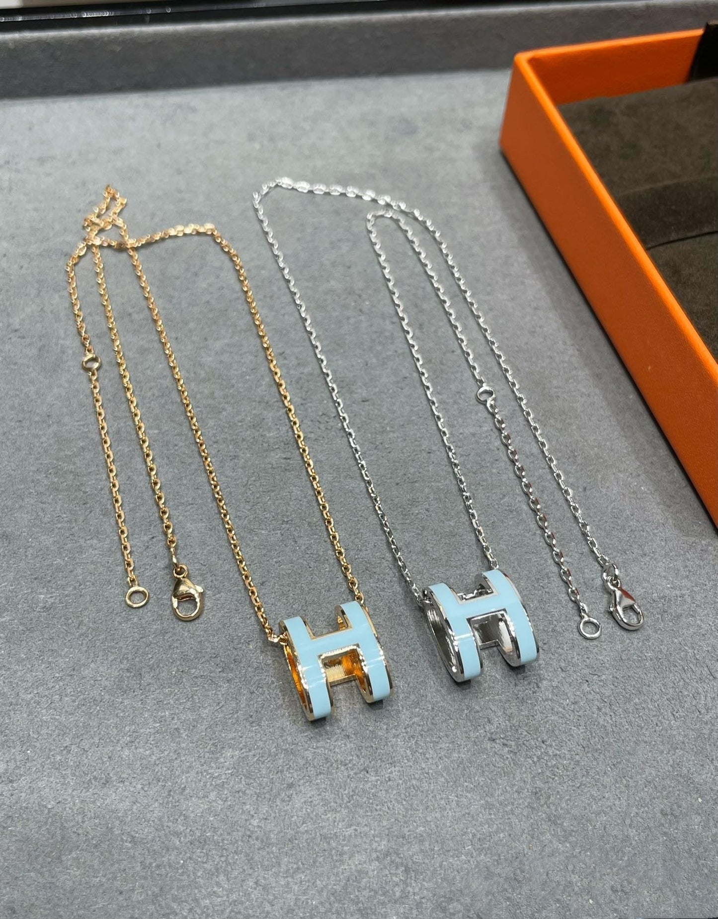 [AM]POP H SKY BLUE NECKLACE