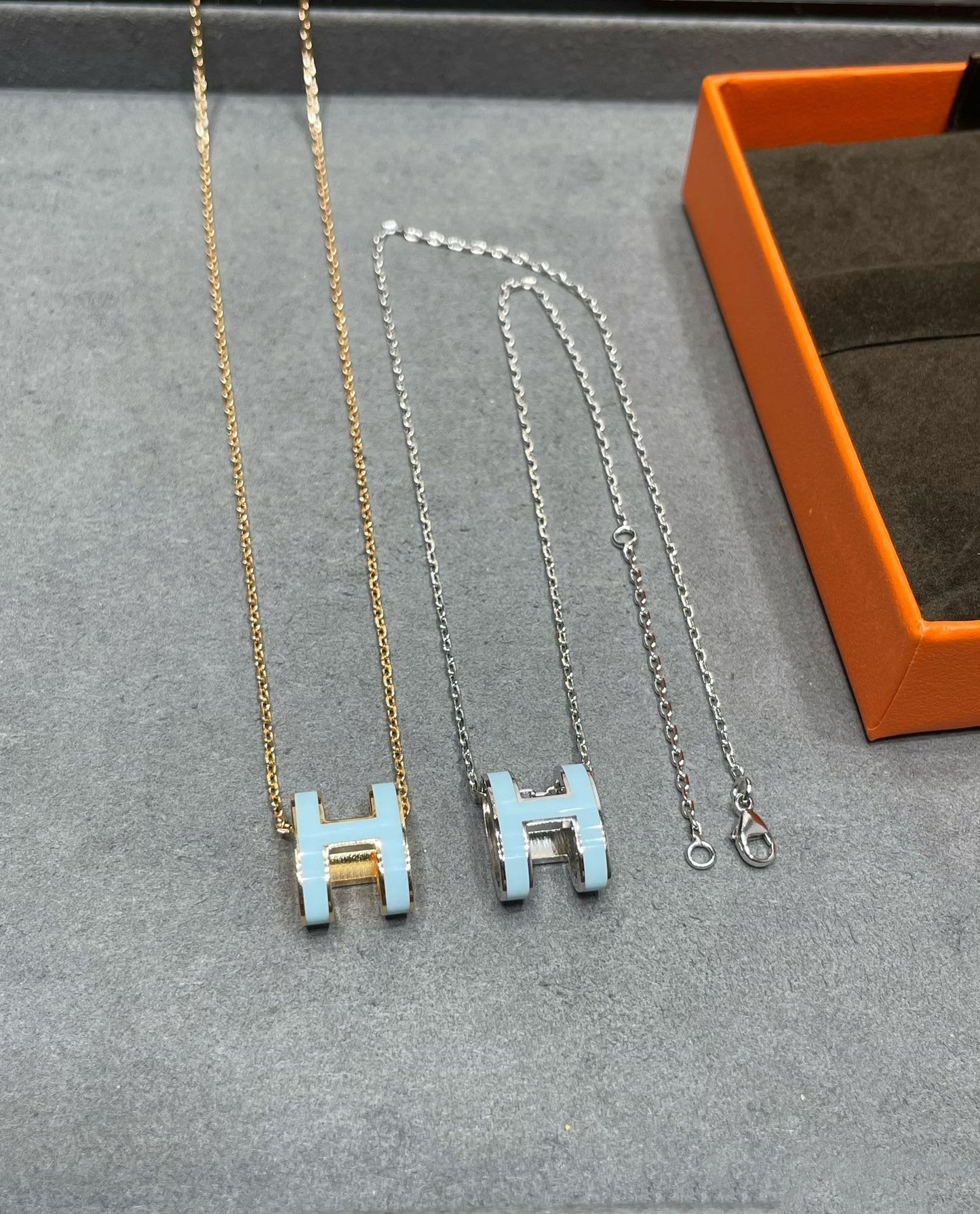[AM]POP H SKY BLUE NECKLACE